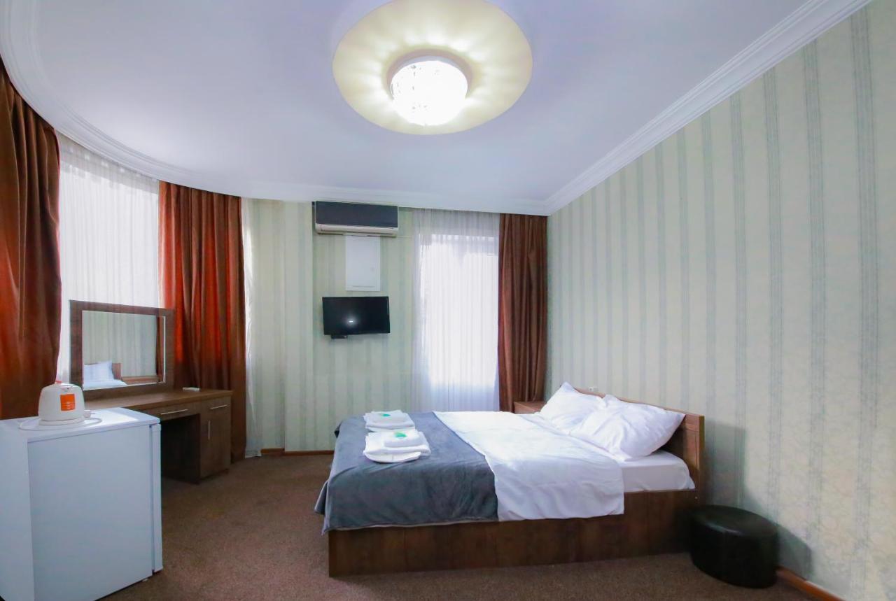 Royal Hotel Тбілісі Екстер'єр фото
