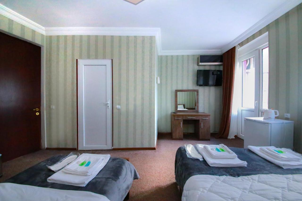 Royal Hotel Тбілісі Екстер'єр фото