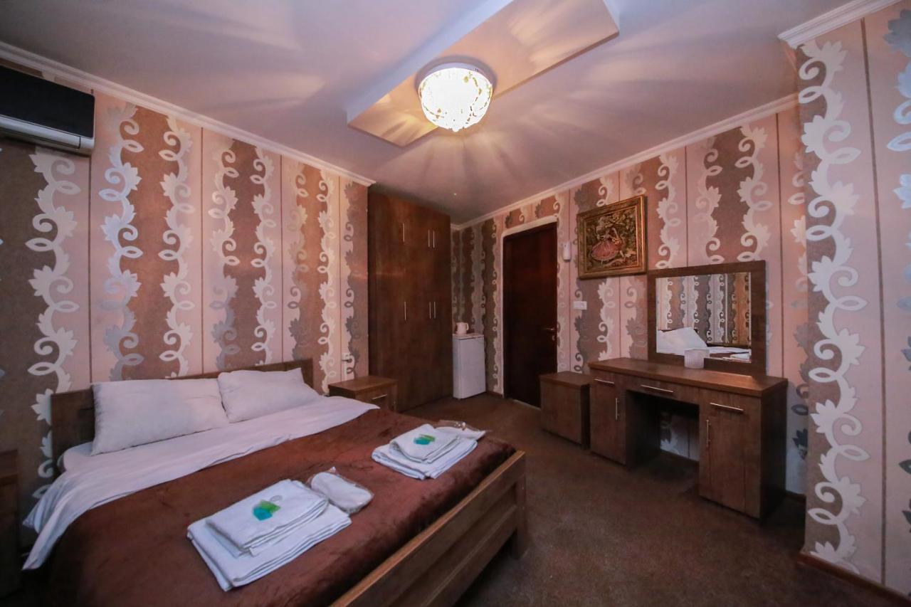 Royal Hotel Тбілісі Екстер'єр фото